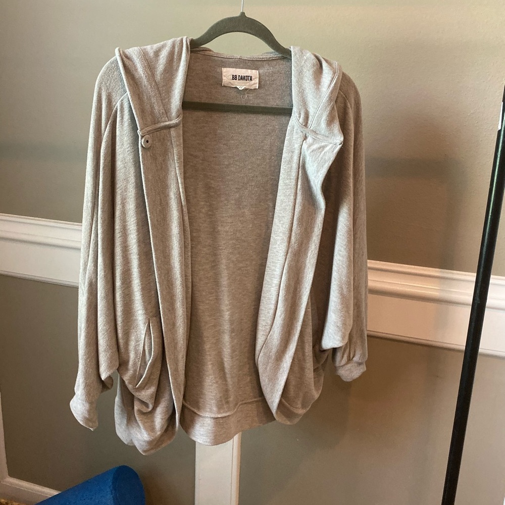 Bn Dakota grey sweater with snap button.